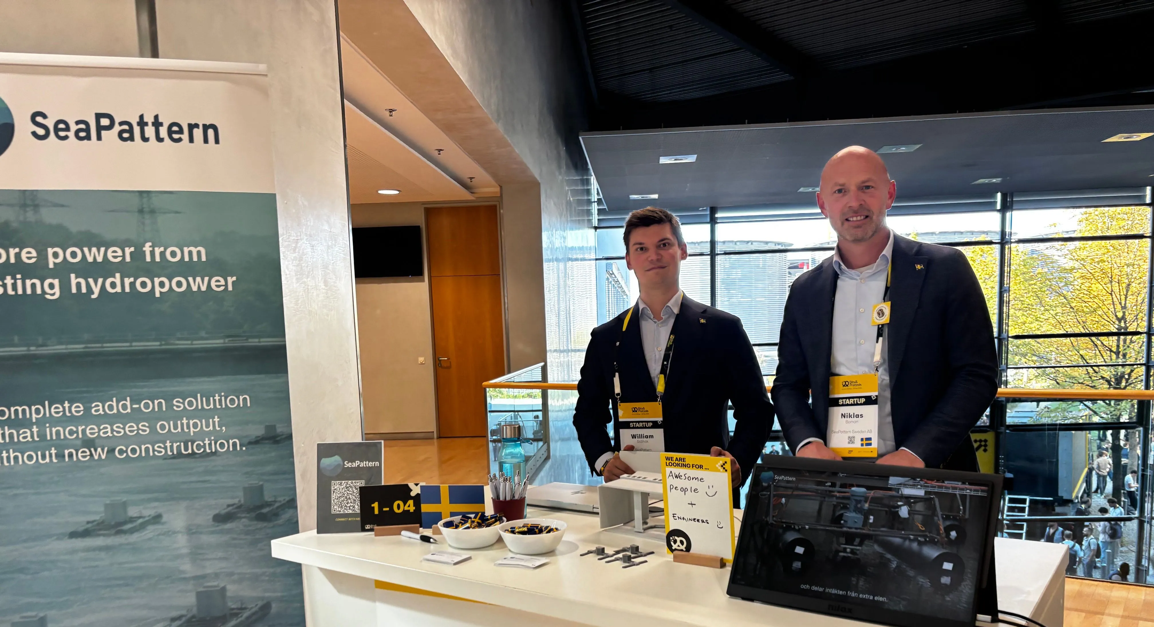 Representanter från SeaPattern vid företagets monter på Bits & Pretzels 2026 i München.